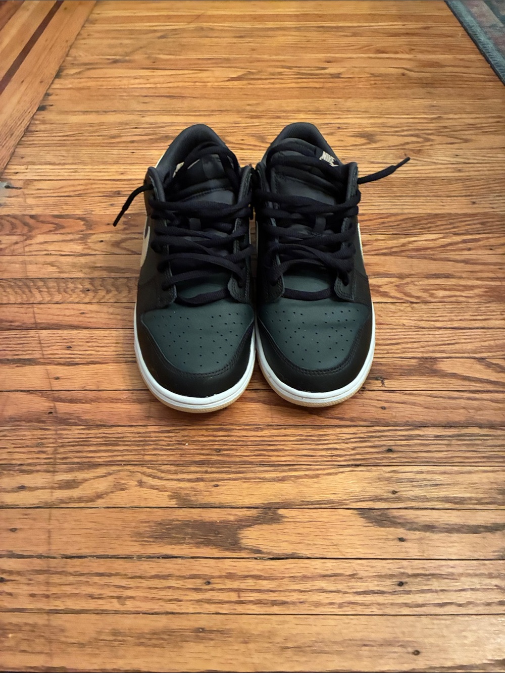 Nike Men’s dunks Black and White Low-Top Sneakers 10.5